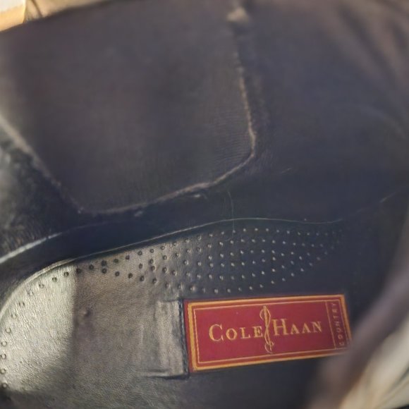 PRIOR OWNED BUT UNUSED COLE HANN CHELSEA MODEL IMPORTED  WATERPROOF BOOTS, SIZE main image 7